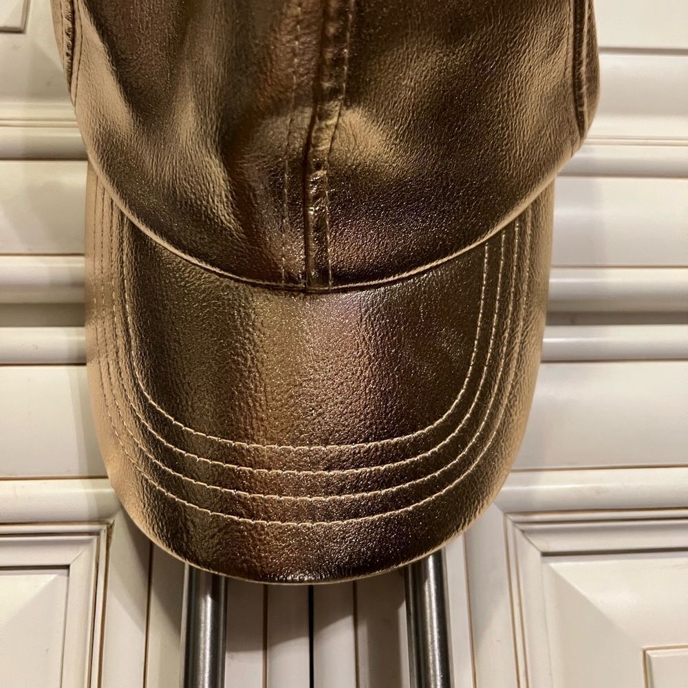 Golden baseball cap - Picture 2 of 10